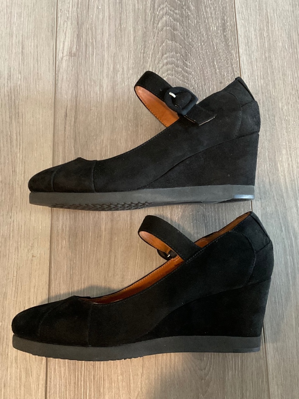 GENTLE SOULS Dawn And Dirty Black Suede Wedge Size 9 - Picture 9 of 9